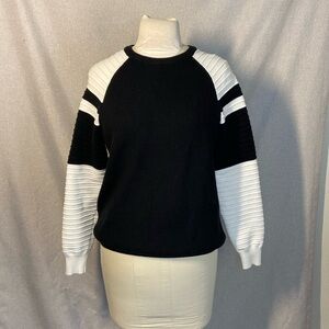 White and Black Knitting Unisex Sweater. Size M